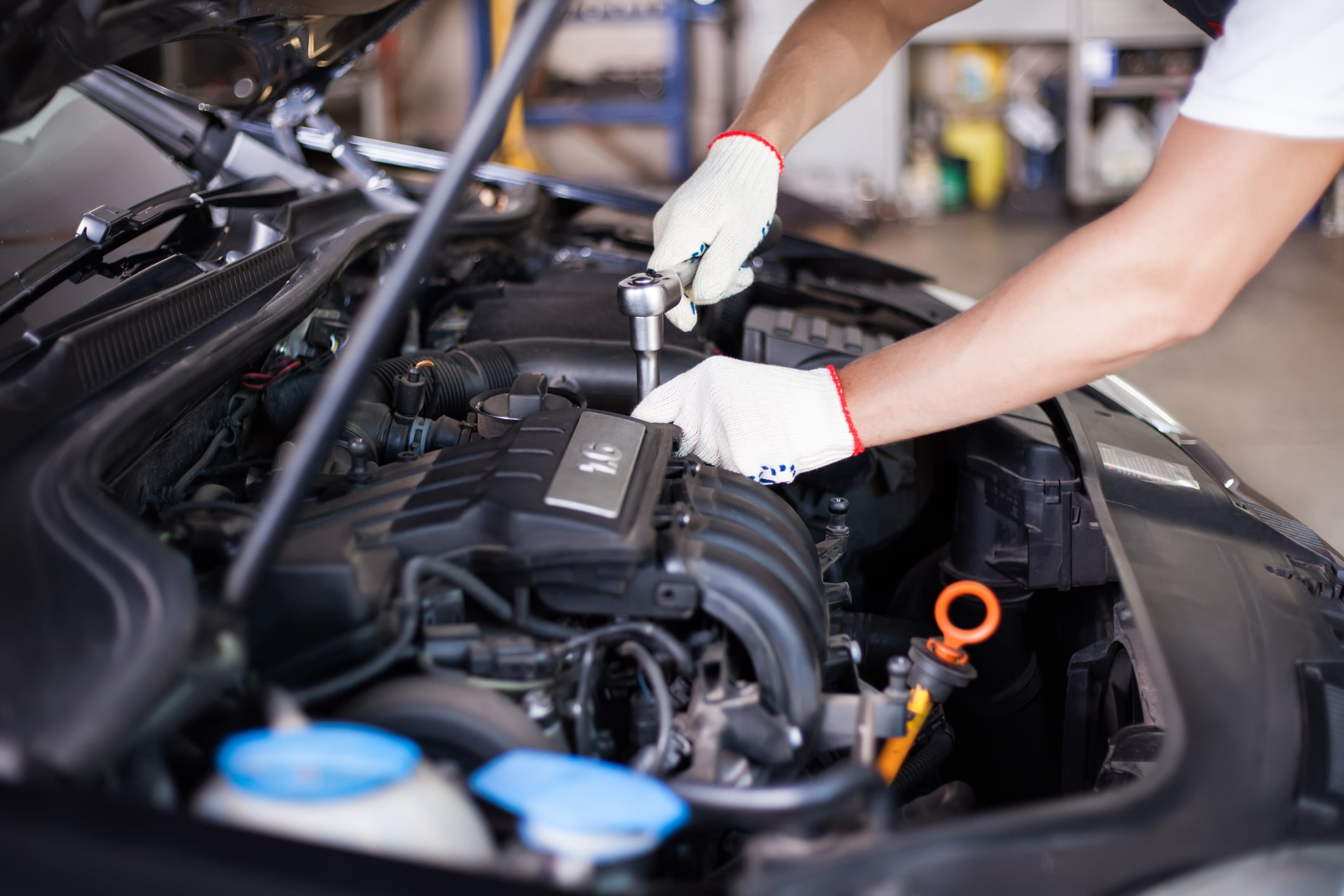 Mechanic fixing a car